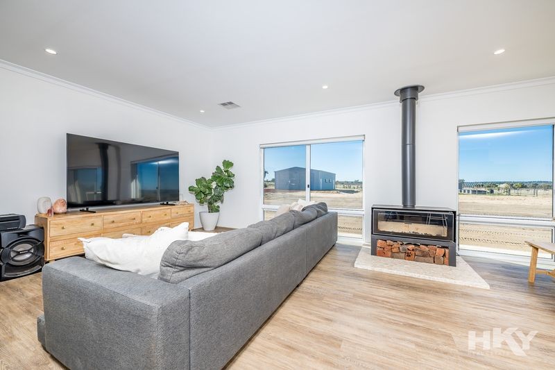 24 Narik Grove, Chittering - Image 1
