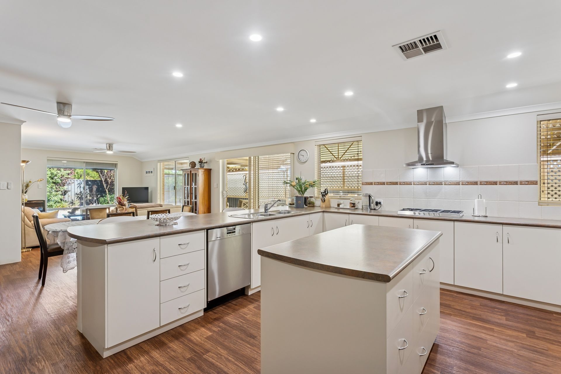 33 Cowra Turn, Aveley WA 6069, Aveley - Thumbnail 7