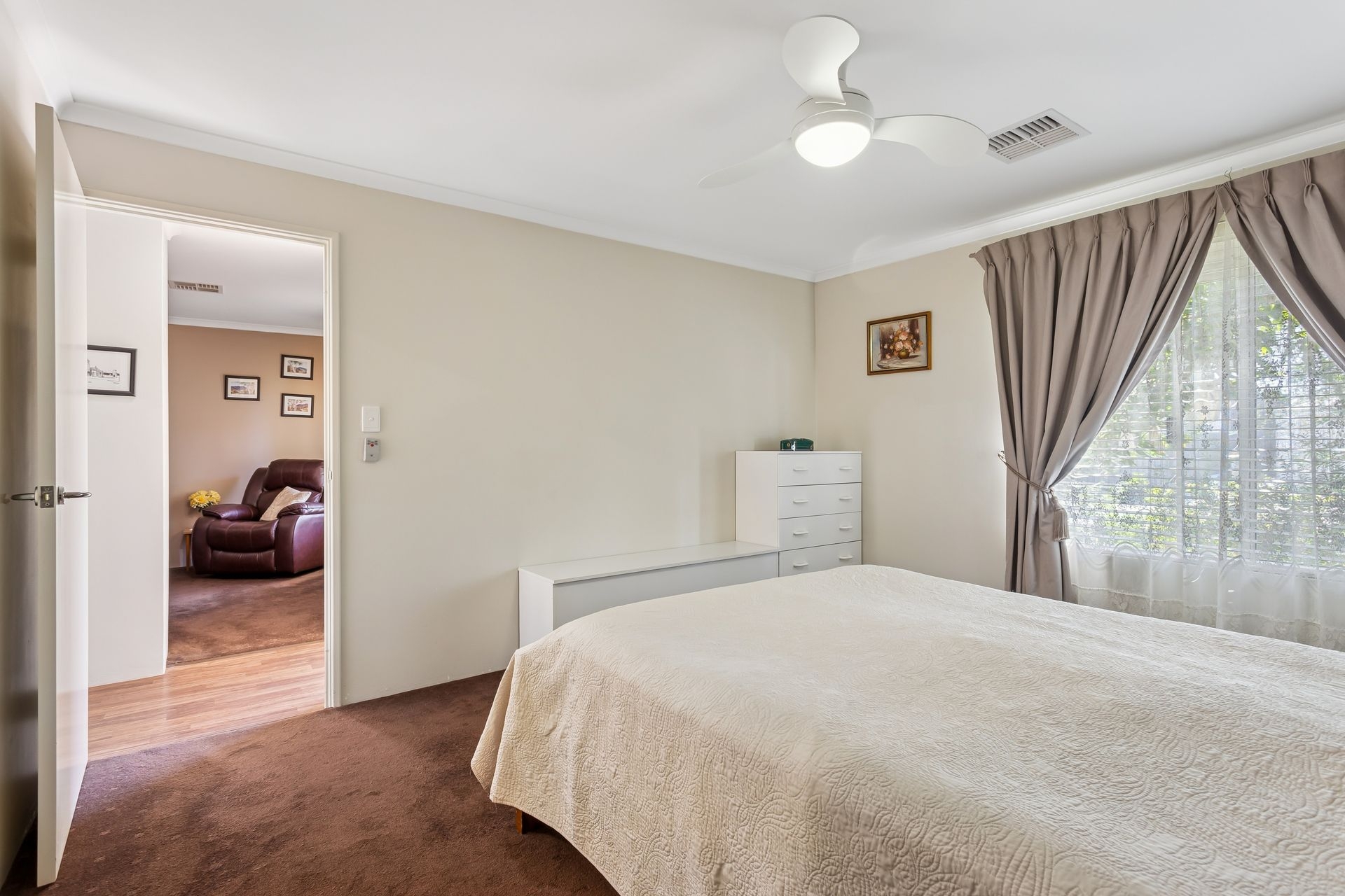 33 Cowra Turn, Aveley WA 6069, Aveley - Thumbnail 5
