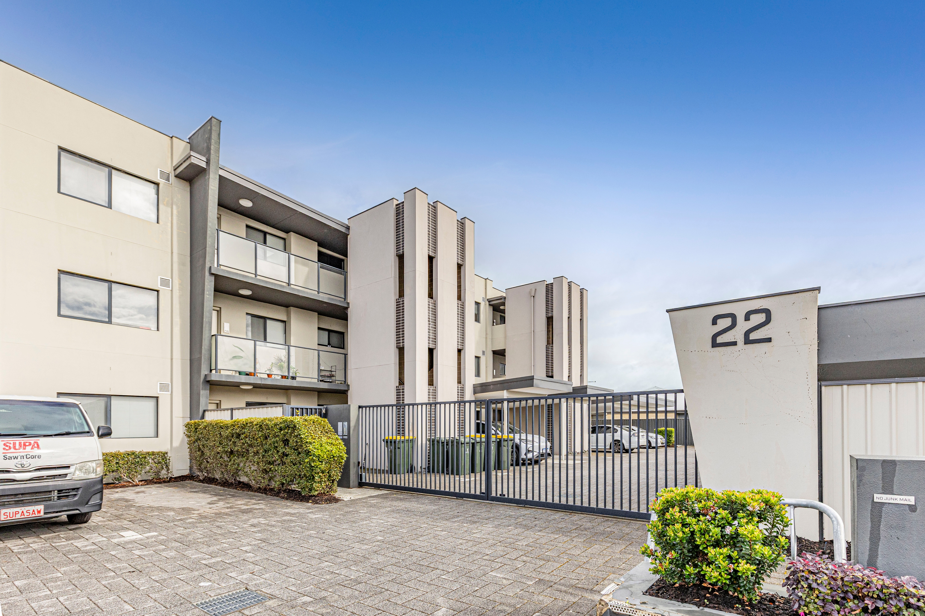 1/ 22 Wandsworth Avenue, Brabham - Image 1