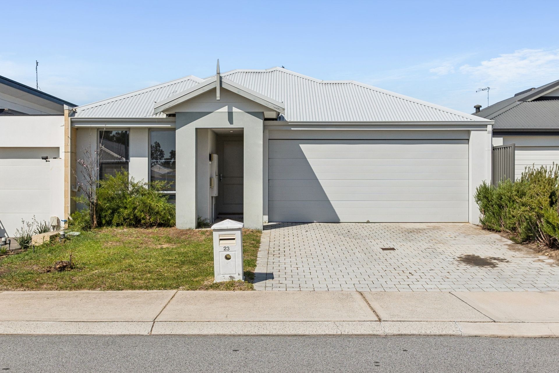 23 Kitcliffe Way, Aveley - Image 1